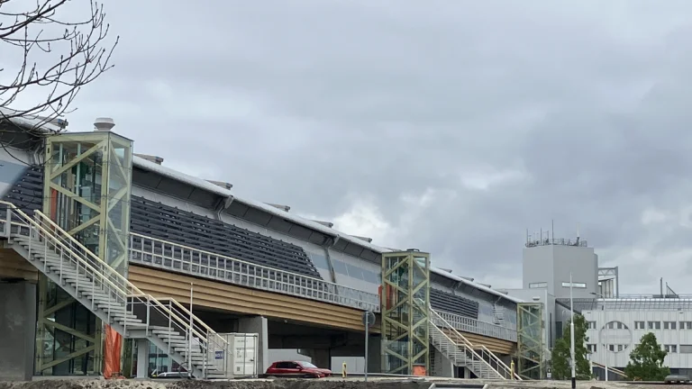 Pedestrian bridge Royal FloraHolland Kampstaal