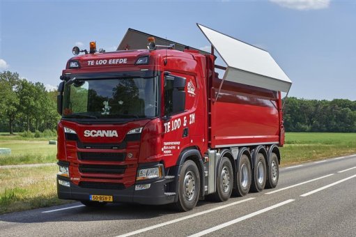 Rearward and semitrailer tippers Vossebelt