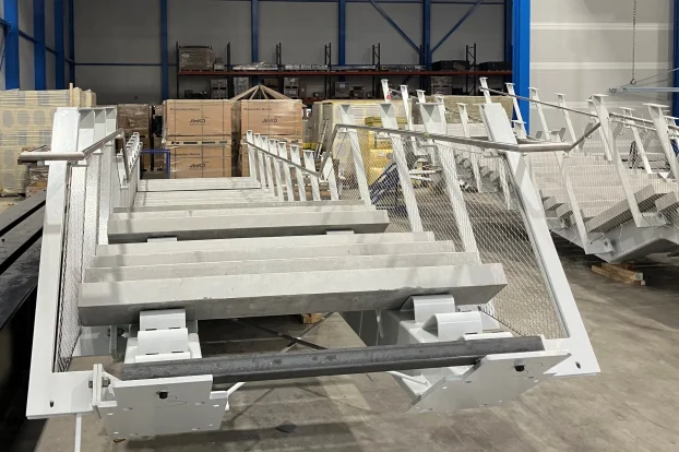 Pedestrian bridge Royal FloraHolland Kampstaal