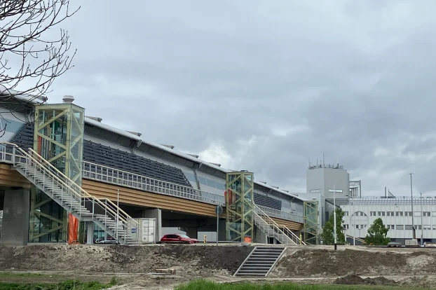 Pedestrian bridge Royal FloraHolland Kampstaal