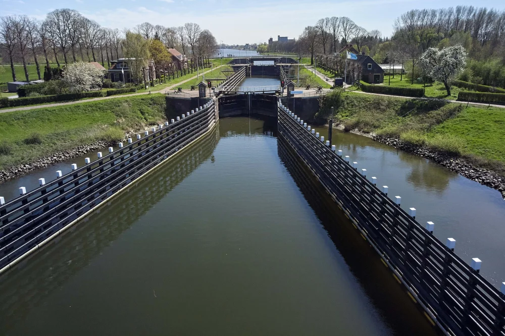 Contact Nauta Heeg Geleidewerk Markkanaal