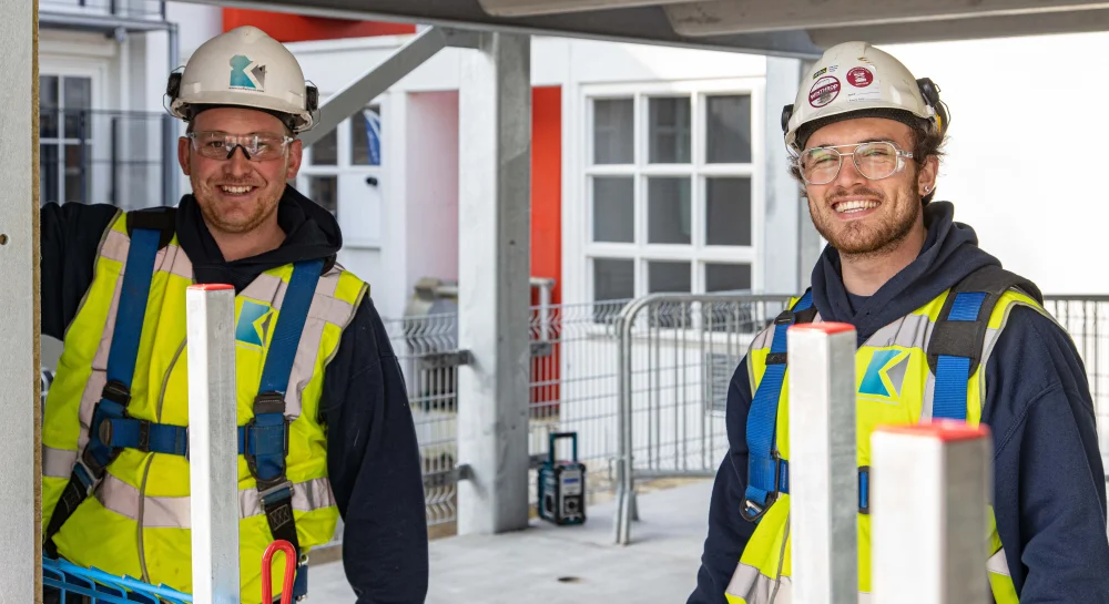 colleagues taking care of the full construction of foundation, steel and cladding.