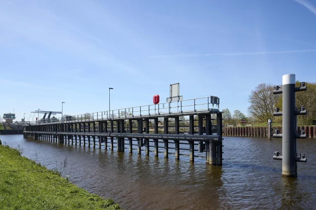 Fendering and guideways Wilhelmina sluice  Dammed Maas GOVA