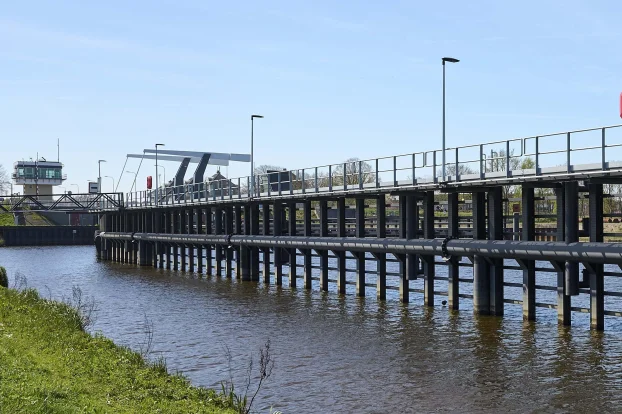 Fendering and guideways Wilhelmina sluice  Dammed Maas GOVA