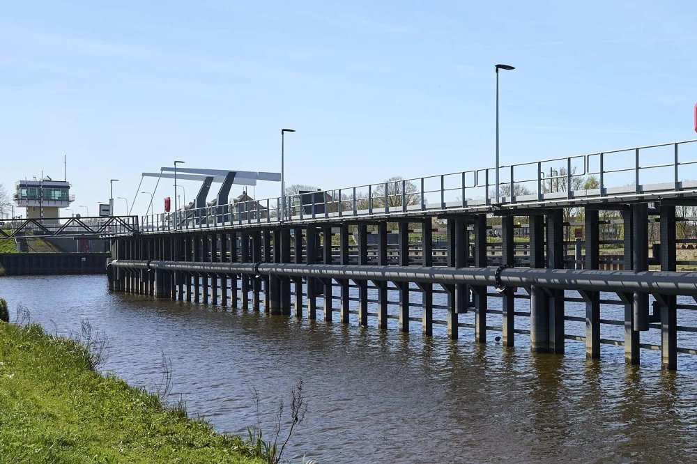 Fendering and guideways Wilhelmina sluice  Dammed Maas GOVA