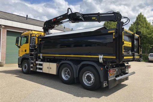 tippers combined with lorry-mounted cranes