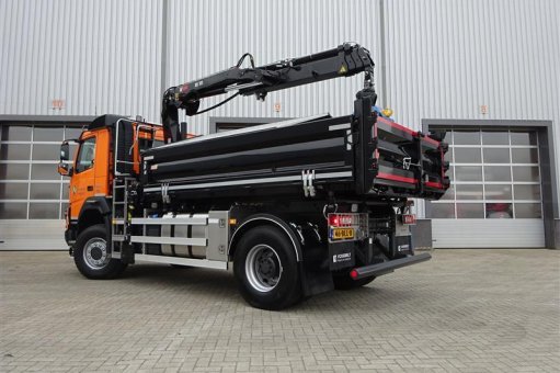tippers combined with lorry-mounted cranes